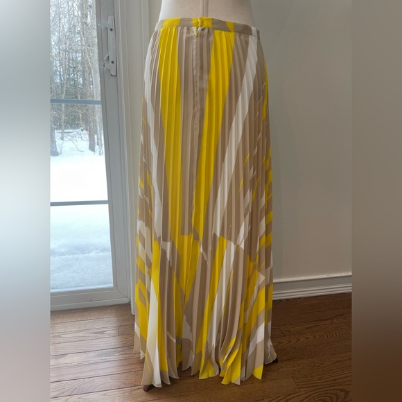 Maxmara Accordion-Pleated Crepe de Chine Skirt - Picture 10 of 15